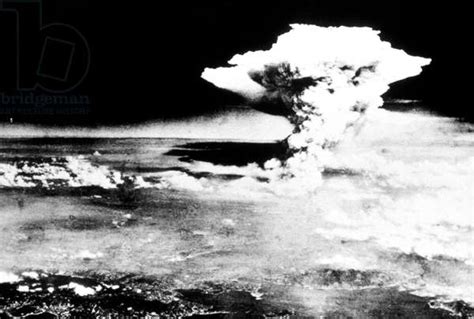 Explosion Of The First Atomic Bomb Hiroshima Japan August 6 1945 B