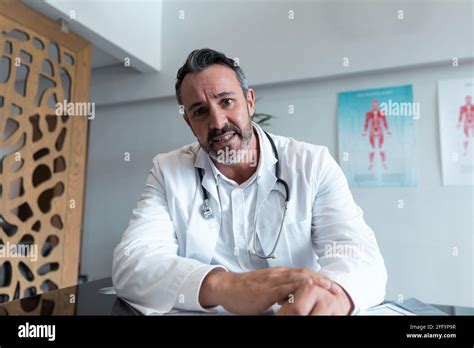 Medizin Arzt Schreibtisch Stockfotos Und Bilder Kaufen Alamy