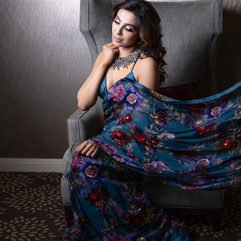 parvathi nair in saree new photos of malayalam actress south indian actress photo shoot