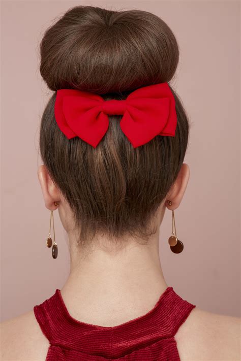7 cool and cute ways to wear a velvet hair bow trend