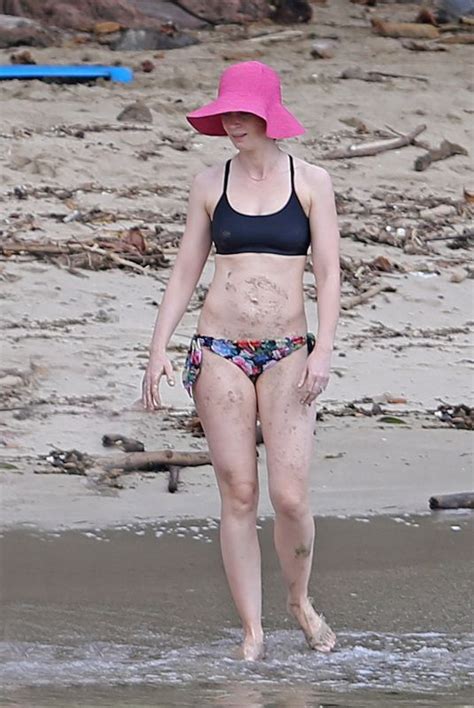 Resultado De Imagen Para Emily Blunt Bikinis Emily Blunt Bikini My