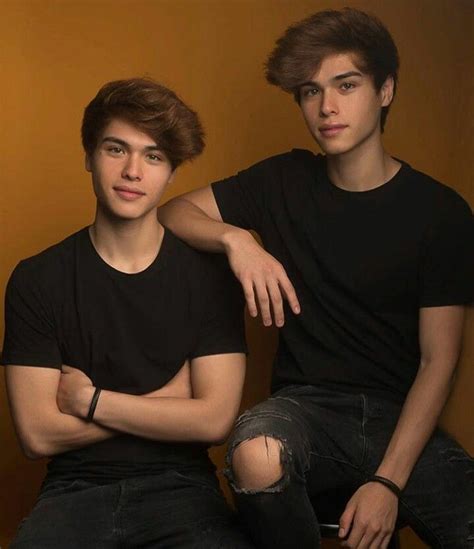 Pin By 𝐿𝑖𝑠𝑎 ︎ On Twins Cute Twins Beautiful Men Faces Cute Teenage Boys