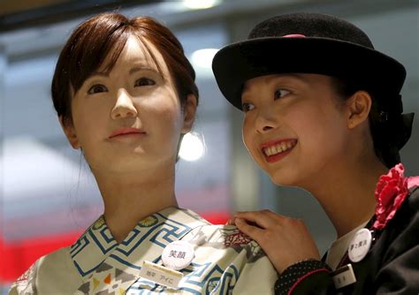 Tokyo Humanoid Robot Woman Chihiraaico Directs Customers