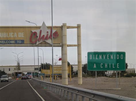 En febrero, la frontera entre chile y perú debió ser cerrada cuando fuertes lluvias desplazaron 100 minas y expertos debieron despejar el área y realizar explosiones controladas. MANGOCHO: Chile, Arica Oct 8th to Oct 15th 2014