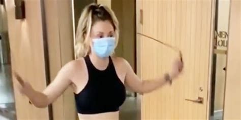 Kaley Cuoco 34 Flaunts Abs Wears Face Mask In New Workout Video