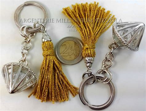 Bomboniere portafoto battesimo economiche, la bottega delle tradizioni ti offre una vasta gamma di idee bomboniere per festeggiare la venuta al mondo del tuo bambino. TROTTOLA BOMBONIERE ARGENTO NOZZE ORO LAUREA COMUNIONE CRESIMA BATTESIMO REGALO | eBay