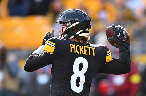 Why Does Pittsburgh Steelers Qb Kenny Pickett Wear Gloves