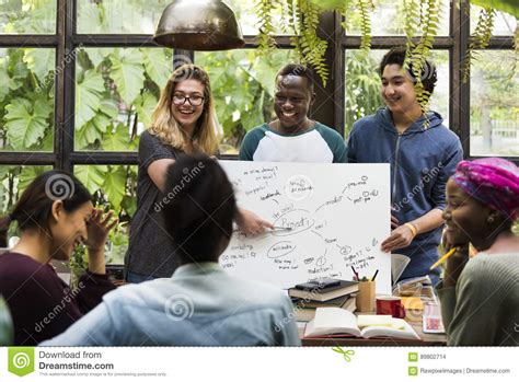 Diversité De Travail Déquipe De Groupe De Personnes Damis Photo Stock