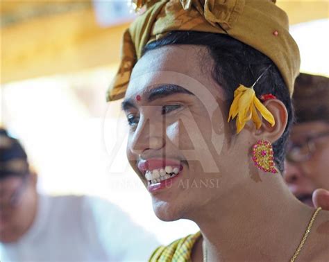 Metatah Tradisi Potong Gigi Umat Hindu Di Bali Anadolu Ajansı