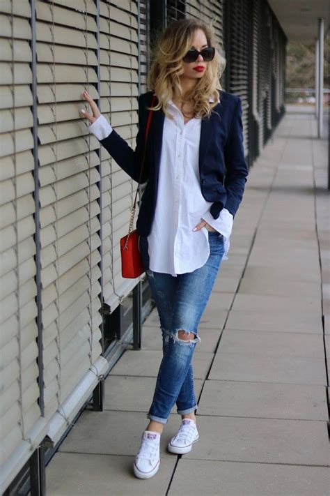 Outfit How To Casual Chic Oversized Shirt And Red Lips Looks