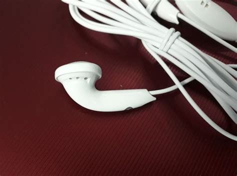 White In The Ear Sjyn1181b Motorola Stereo Headset Earphone At Rs 499