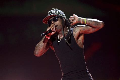 rapper lil wayne suffers 2 epilepsy seizure during cross country flight causes emergency