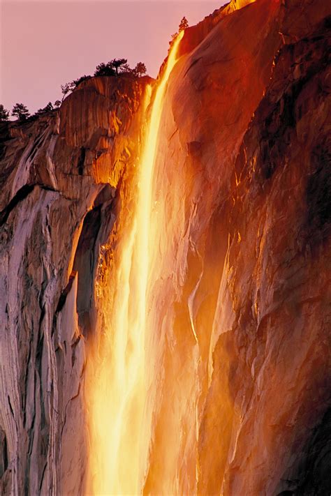 Amazing Pics Shows Yosemites Rare ‘firefall Phenomenon Which Creates