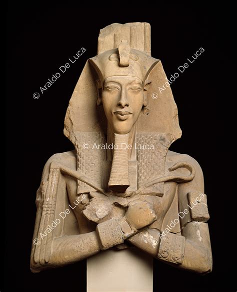 Egyptian king akhenaten, meaning effective for aten—his name was originally amenhotep iv, reigned from about 1352 to 1336 b.c.e. Frammento di statua colossale di Akhenaton - 20634