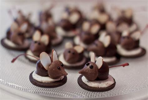 See more of hershey's kisses on facebook. hershey kiss mice treats | Hershey Kisses Christmas Mice ...