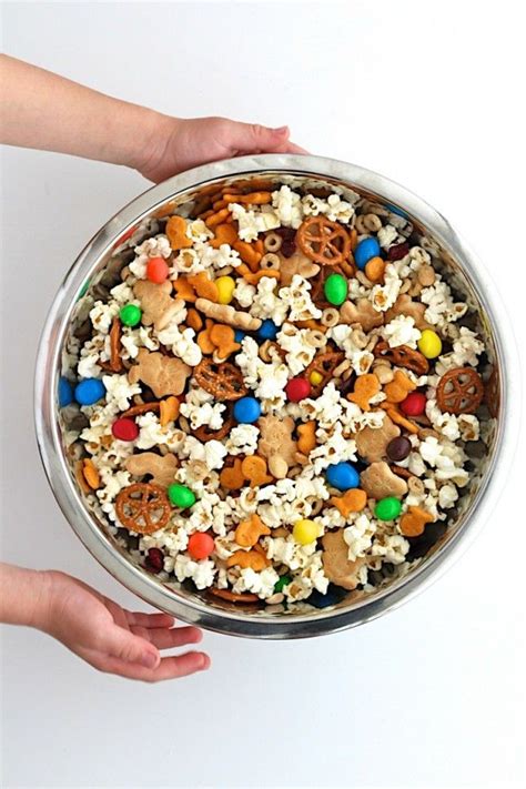 18 Road Trip Snacks for Mini Vacay Munching | Snack mix ...