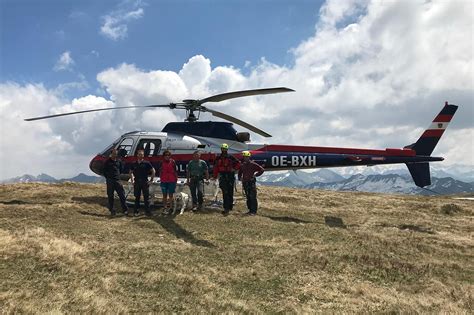 Nach 60 Meter Absturz Hund Aus Felswand Gerettet Vorarlbergorfat