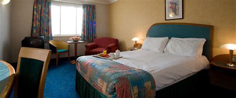 With great amenities and rooms for every budget, compare and book your hotel near london heathrow airport, united kingdom today. COMFORT HOTEL HEATHROW, London | 64% off | Hotel Direct