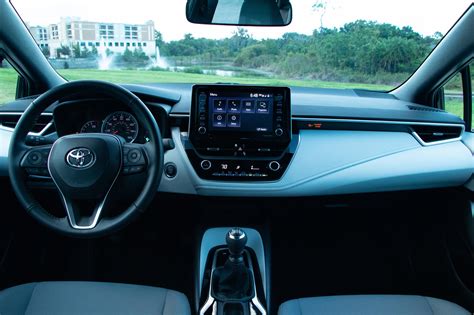 2023 Toyota Corolla Sedan Pics