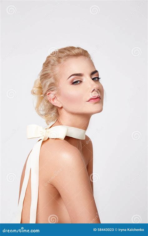 Forme Naturelle De Corps Nu De Maquillage De Belle Femme Blonde Sexy Image Stock Image Du