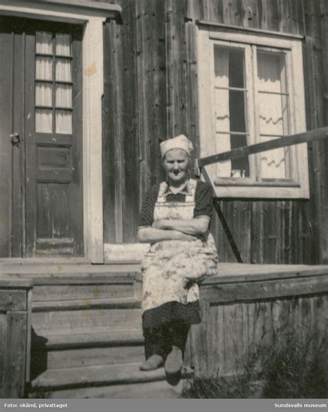 Mor Olivia I Huljen Sommaren 1948 Står Det På Bildens Baksida Ur Ett
