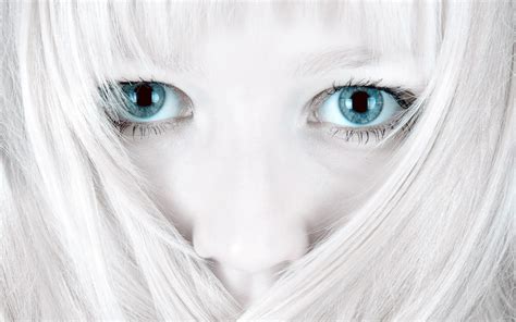 Tusentals nya, högkvalitativa bilder läggs till varje dag. dyed hair, Pale, Blue eyes, Eyes, Face, Closeup, Women ...
