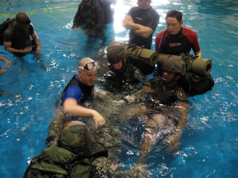 2id Soldiers Learn Vital Skills For Water Survival Article The