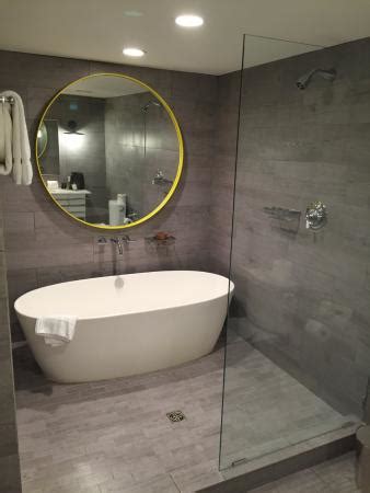 A bath tub come in all shapes and sizes, and some even sport water jets not unlike a whirlpool or hot tub. Huge deep tub INSIDE the shower area- gorgeous - Picture ...