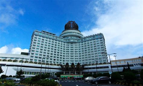 Dubbed as malaysia's capital city of entertainment, genting highlands takes its role quite seriously. Genting Grand Hotel, essense of the colorful "City of ...
