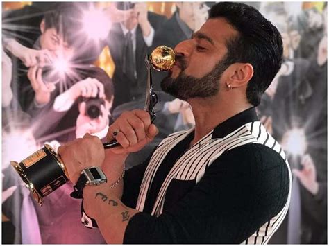 Watch Karan Patel Of Yeh Hai Mohabbatein Thanks His Fans For The Immense Love Times Of India