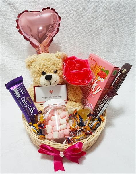 Jadi boleh banget tuh digunakan sebagai hadiah di hari valentine. Paling Bagus 20+ Gambar Bunga Coklat Boneka Valentine ...