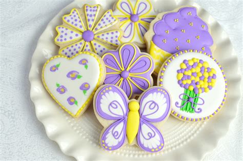 With crisp edges, thick centers, and room for lots of decorating icing, i know you'll love them too. Cookie Decorating with Royal Icing for Beginners: Friday ...