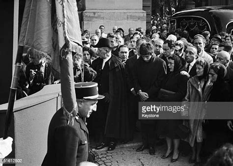 Edith Piaf Funeral Photos Et Images De Collection Getty Images