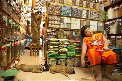 Ben thanh market at night also has many handicraft items such as embroidery, lacquer paintings, oil paintings, rosewood or ceramics. Ben Thanh Market HCMC Vietnam | Saigon vietnam, Vietnam