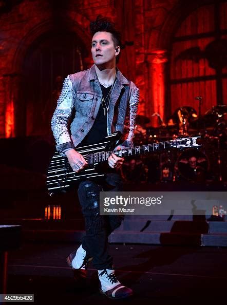 Synyster Gates Stock Photos And Pictures Getty Images