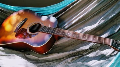 Taylor produces both acoustic and electric guitars but their acoustic models are by far the more famous of the two. Best Acoustic Guitar Brands | Beginner to Pro - [2019 ...