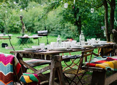 Tricks For Hosting An Effortless Outdoor Party