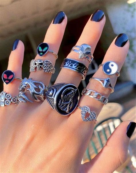 Pin By Reagnn Harris On Roupas Edgy Jewelry Grunge Jewelry Girly