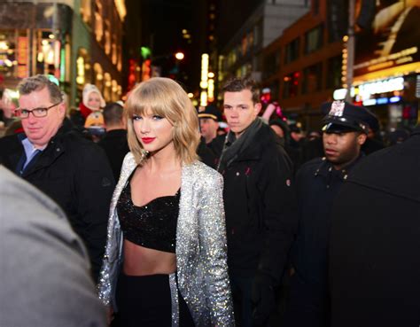 Taylor Swift Announces Million Dollar Deal With Republic Records