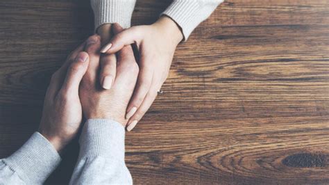 Holding Hands Can Measurably Reduce Physical Pain Al Bawaba