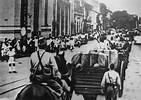 File:Japanese troops entering Saigon in 1941.jpg - Wikimedia Commons