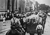 File:Japanese troops entering Saigon in 1941.jpg - Wikimedia Commons