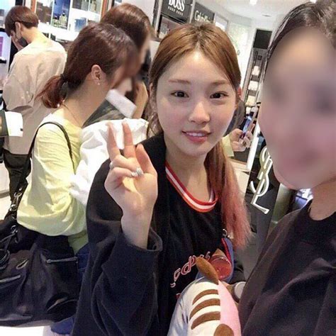 Kimi no me ga toikaketeiru. ChungHa And BTS's JungKook Took A Photo Together By ...