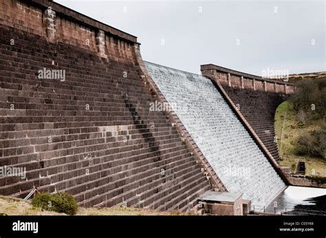 Dam River Water Structure Hi Res Stock Photography And Images Alamy
