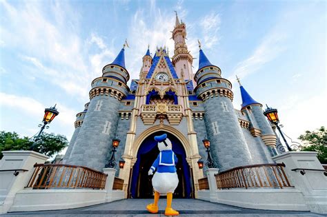 Disney World Cast Members Being Recalled To Work Tonight Chip And Company