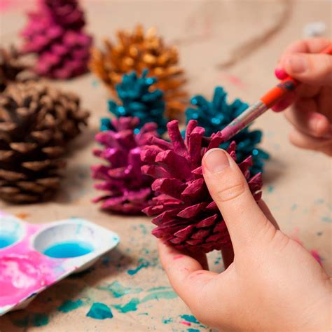 10 Pine Cone Crafts to Do This Fall  Pine cone crafts, Cones crafts