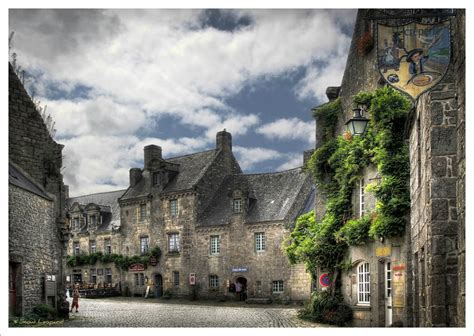 Avec ses maisons de granit et sa magnifique église du xve siècle, la cité bretonne de molt bonic, però alhora molt turístic, potser massa. Locronan, un superbe village typique, classé "cité de ...