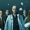 "Dopesick": Michael Keaton macht im neuen Trailer Patienten süchtig ...
