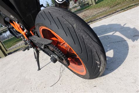 Grip, maneuverability, and excellent braking on wet surfaces. Reifen runter: Michelin Pilot Power 3 - Mojomag