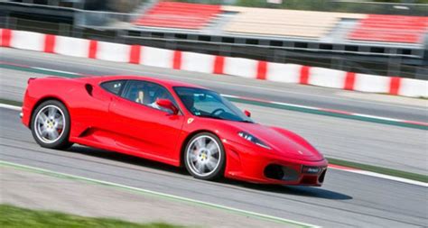 Prova in pista formula 3 e formula 4. Guidare una Ferrari su pista: i migliori circuiti italiani